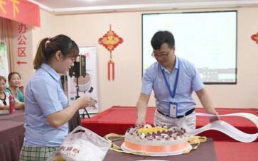 孝心坊会员生日会：风雨十年 暖心